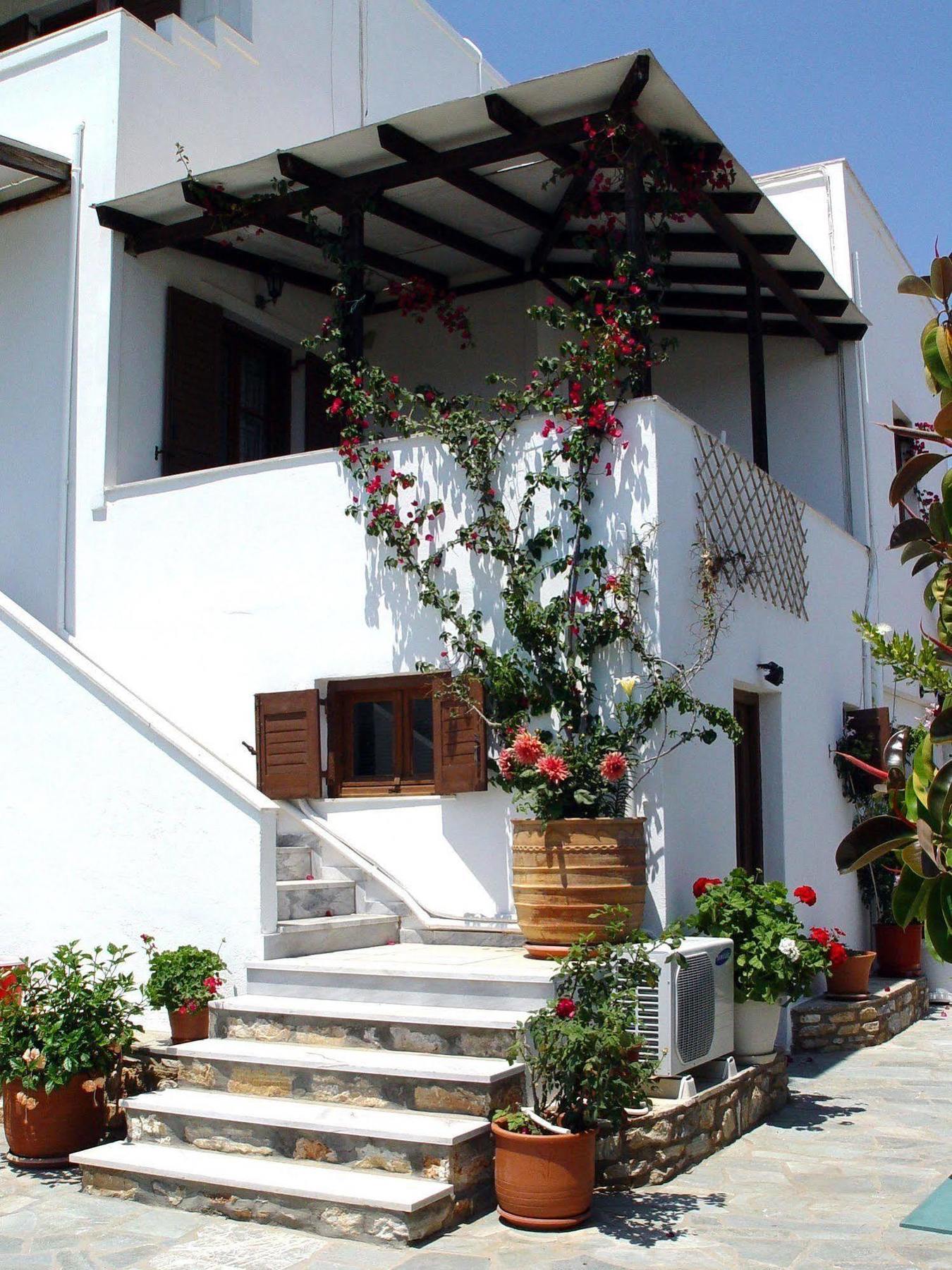 Michalis Apartments Near The Beaches With Sea View Парос Екстериор снимка