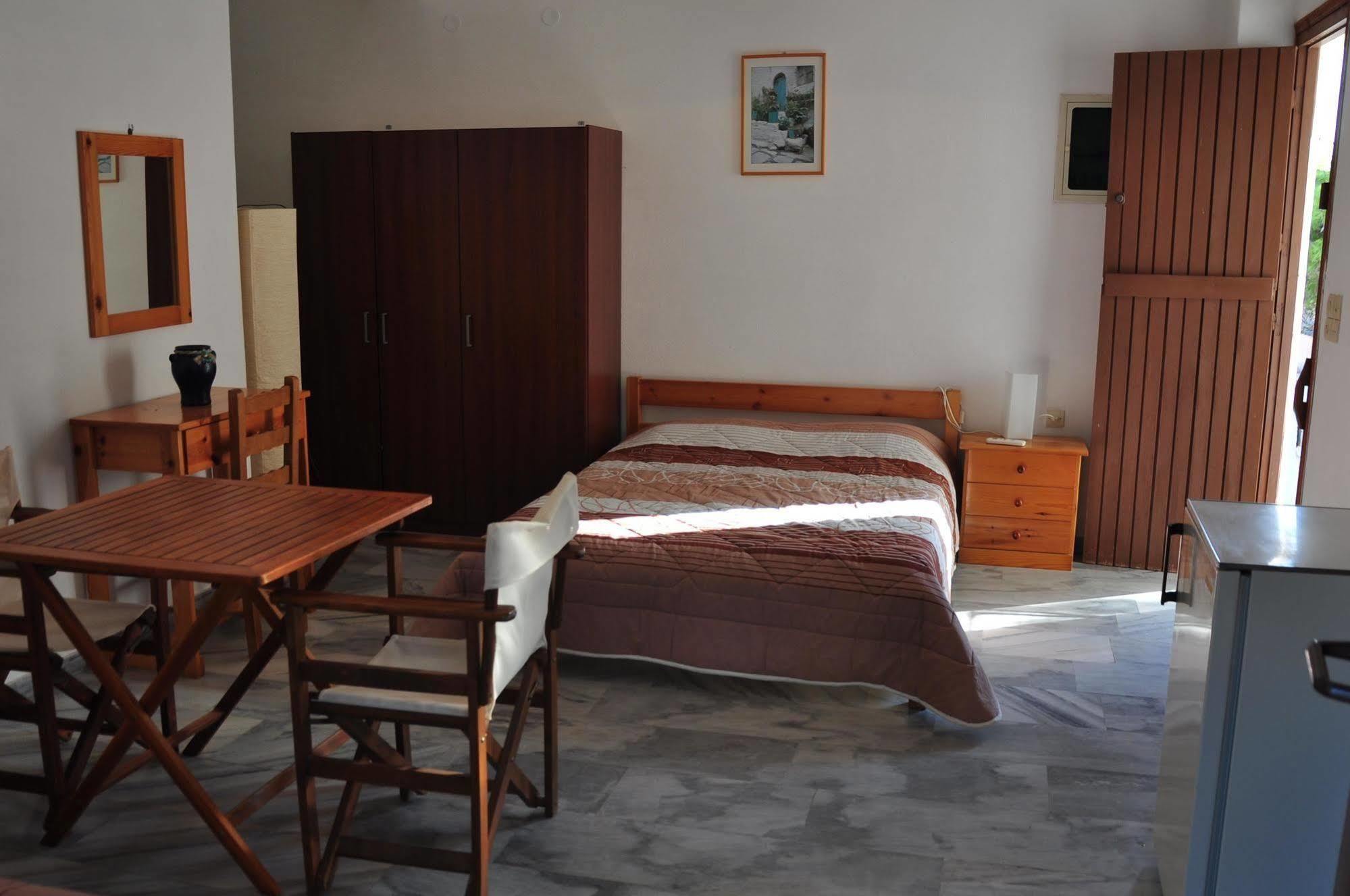 Michalis Apartments Near The Beaches With Sea View Парос Екстериор снимка